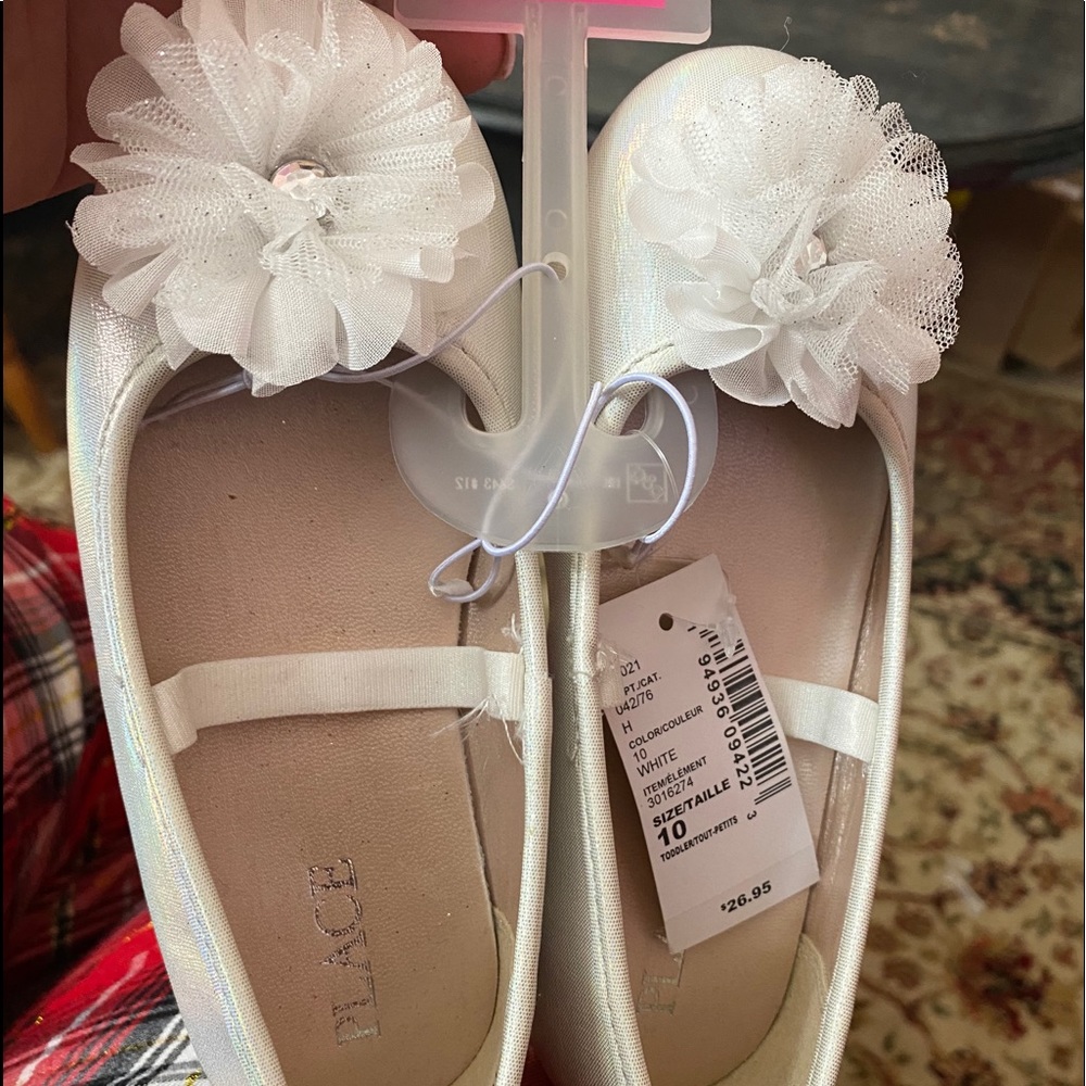 Toddler White dress sandals 😊😊🎉🎉🎊🎊🎁🎁❤️❤️